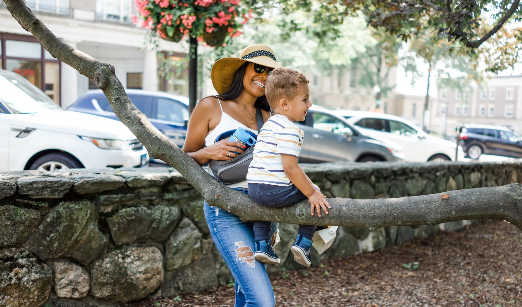 mom and toddler traveling