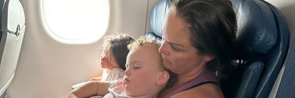 Mom on plane with toddler maintaining a sleep schedule